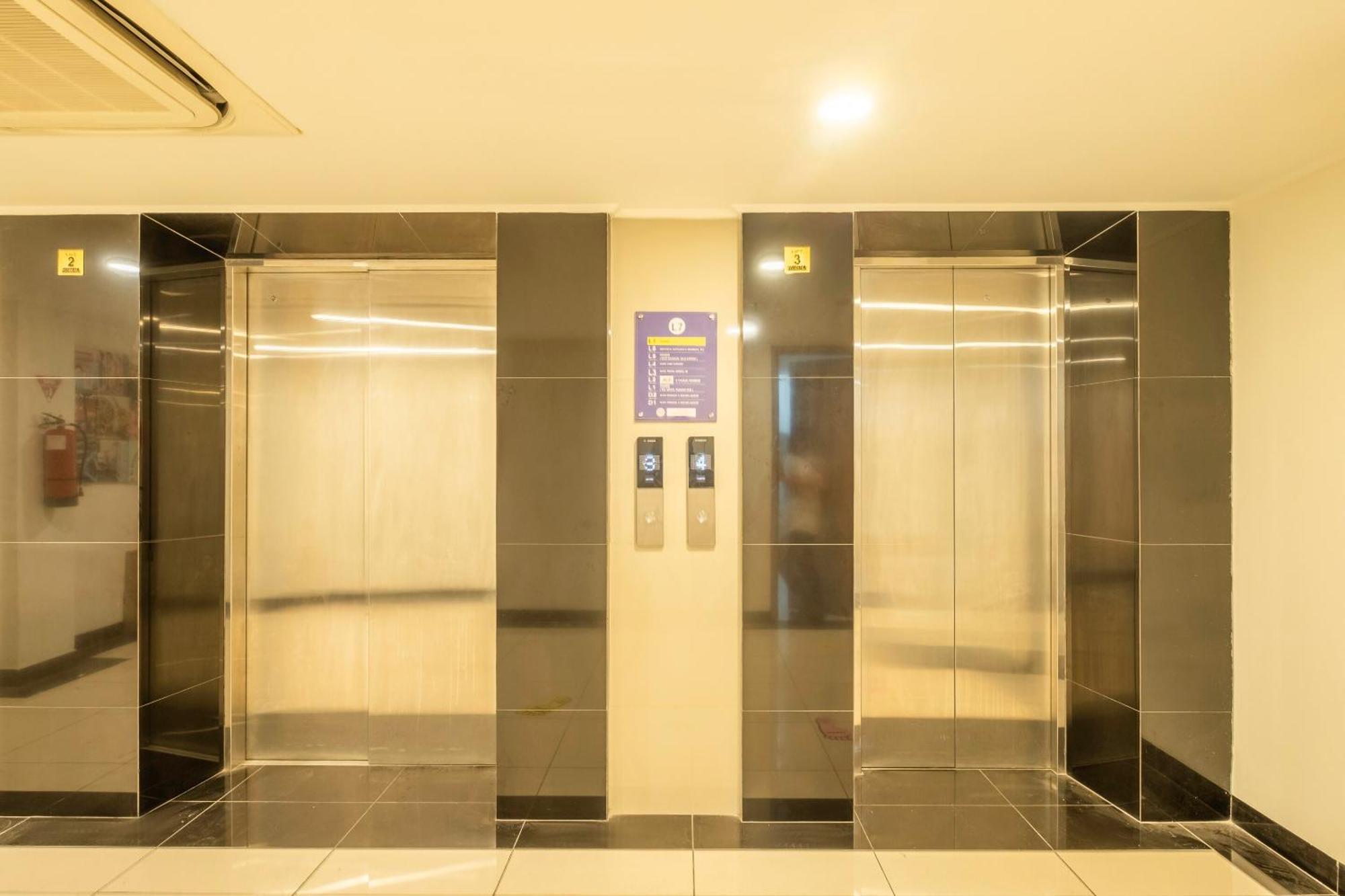 Super Oyo Collection O Hotel Pasar Baru Heritage Bandung Exterior photo